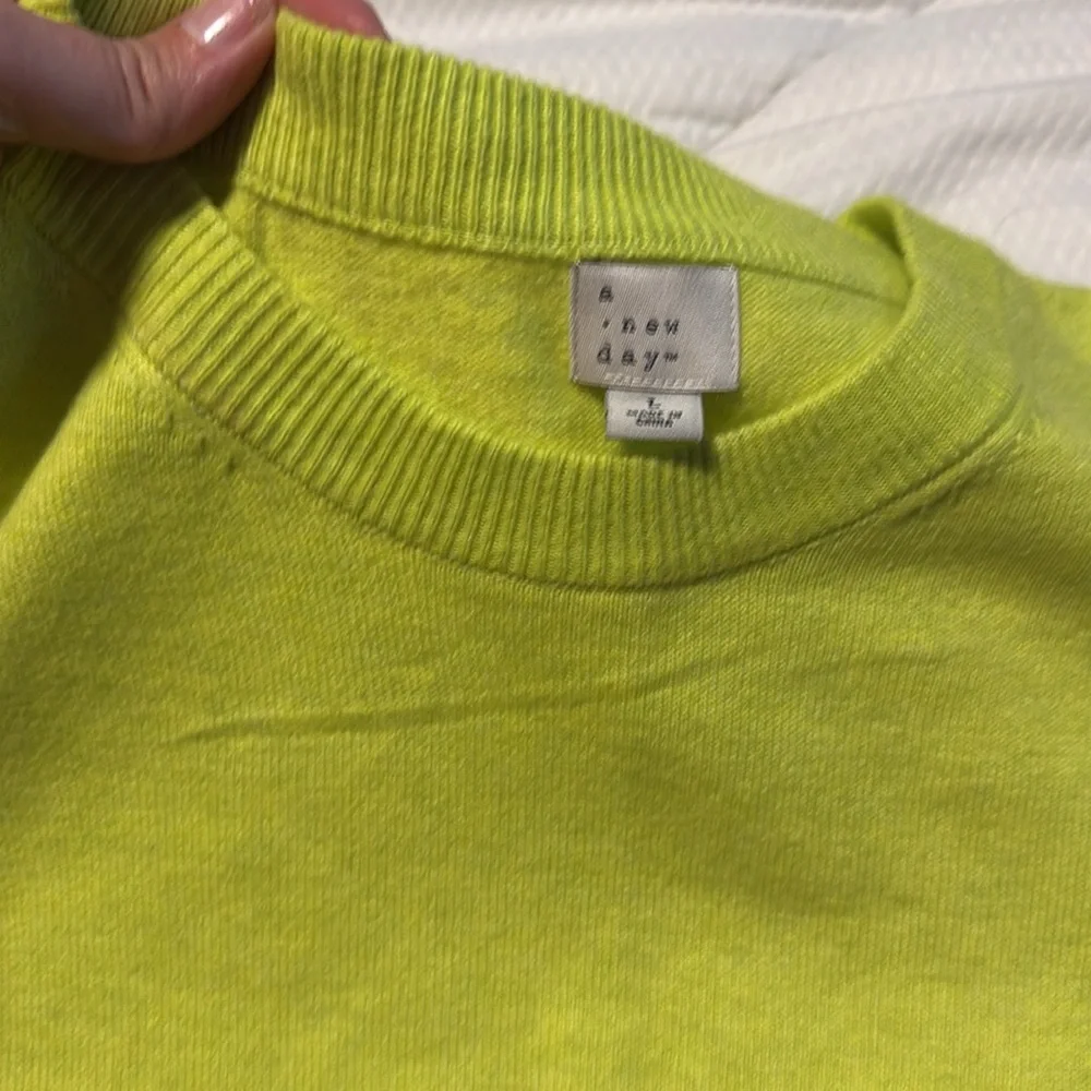 Women’s BRIGHT Lime Green Sweater size large “A new day” target L - Picture 2 of 3